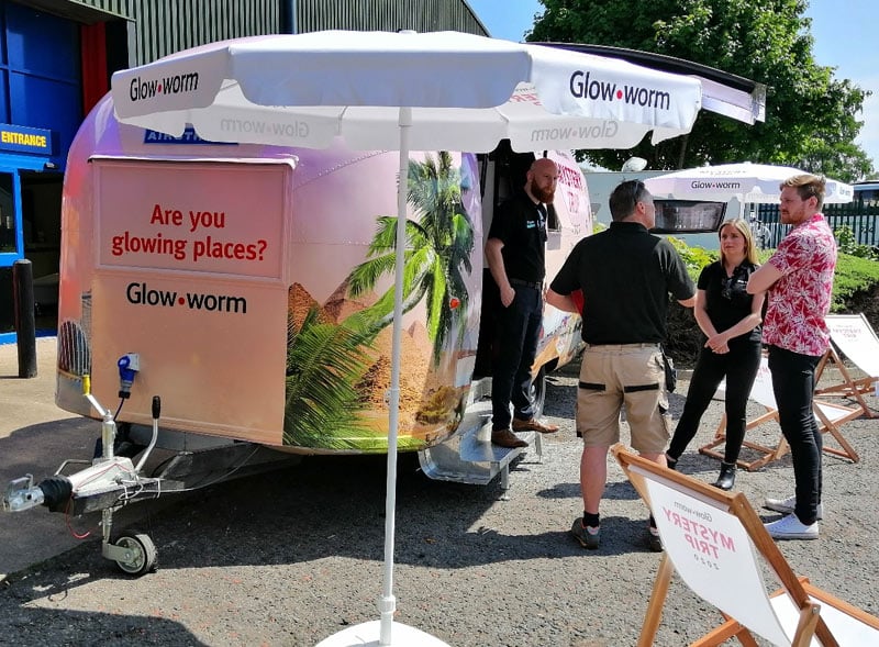 800x589_Glow_worm4_2190
