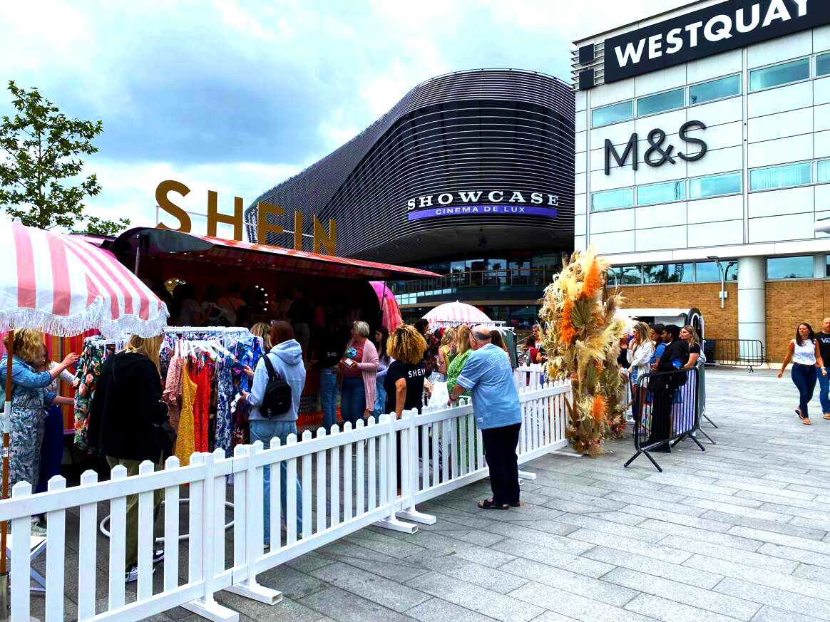Shein-Airstream-Promohire-2023-exterior-queue